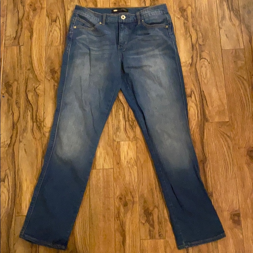 Levi - flatters and flaunts jeans
